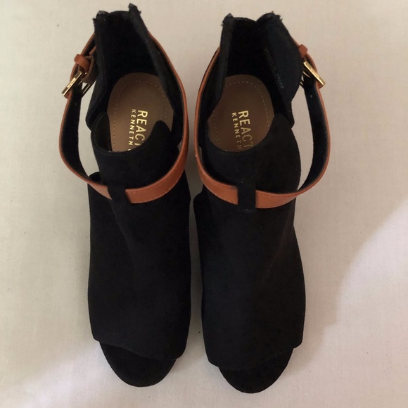 Kenneth Cole REACTION Hit Hooded Bootie. Open Toe. Black. Size 8 - Picture 3 of 10